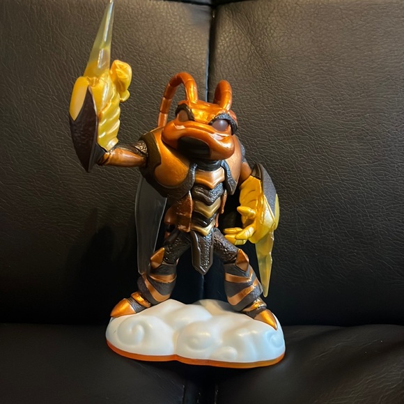 Sky landers gaint swarm - Picture 1 of 3